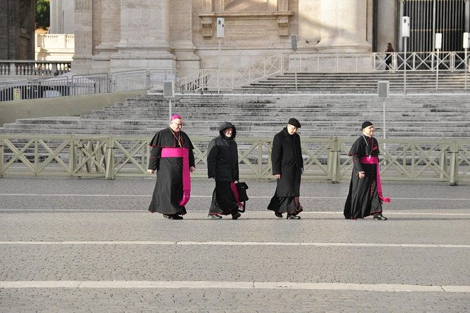 rome-pope-francis-audience-with-tour-guide