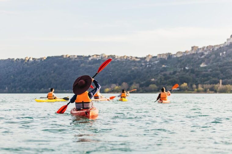 rome-popes-lake-kayak-tour-with-swimming-roman-pizza
