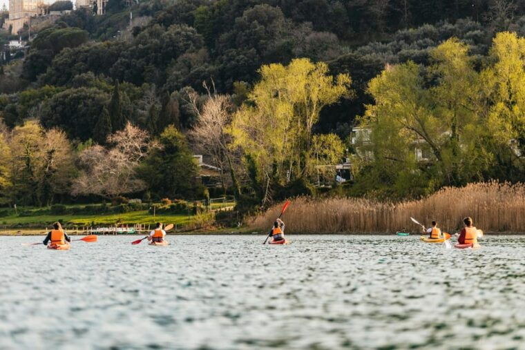rome-popes-lake-kayak-tour-with-swimming-roman-pizza