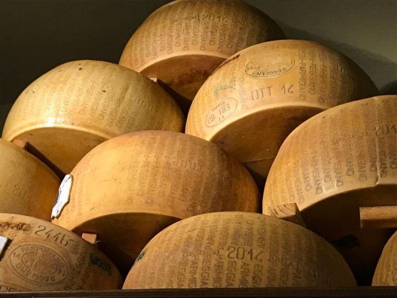 rome-roman-restaurant-dining-experience-with-food-and-wine