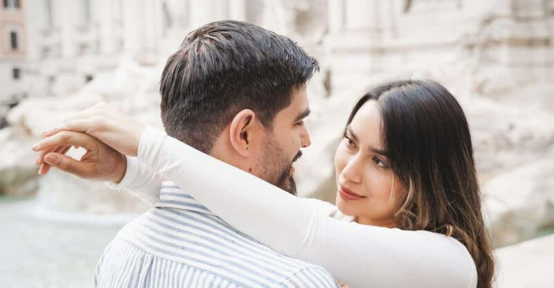 rome-romantic-couple-photoshoot-at-trevi-fontain