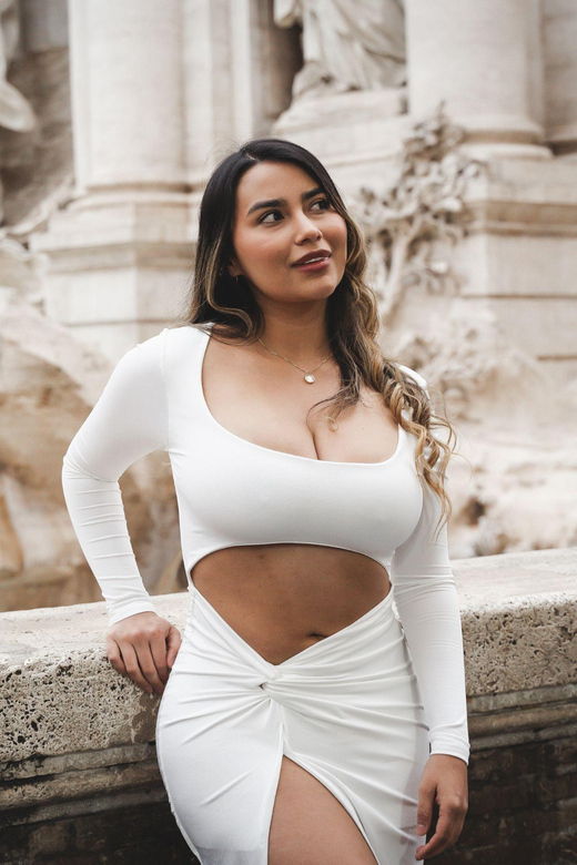 rome-romantic-couple-photoshoot-at-trevi-fontain