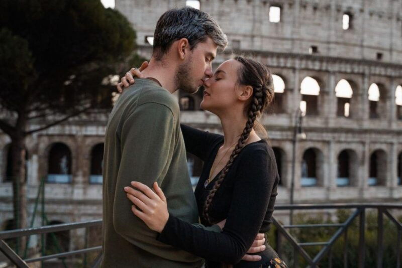 rome-romantic-couple-photoshoot-experience-at-the-colosseum