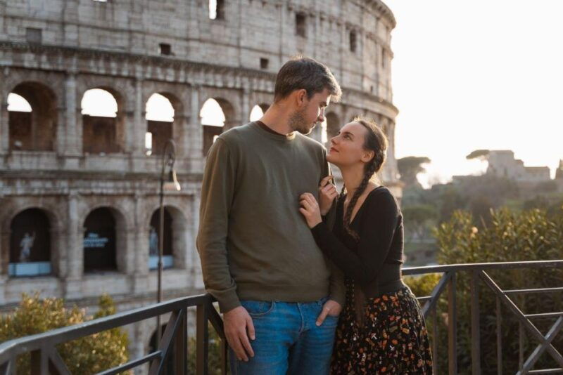 rome-romantic-couple-photoshoot-experience-at-the-colosseum