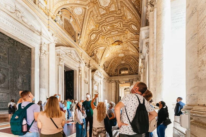 Rome: St. Peter's Basilica, Papal Tombs, and Dome Climb Tour - Final Moments in St. Peter’s Square