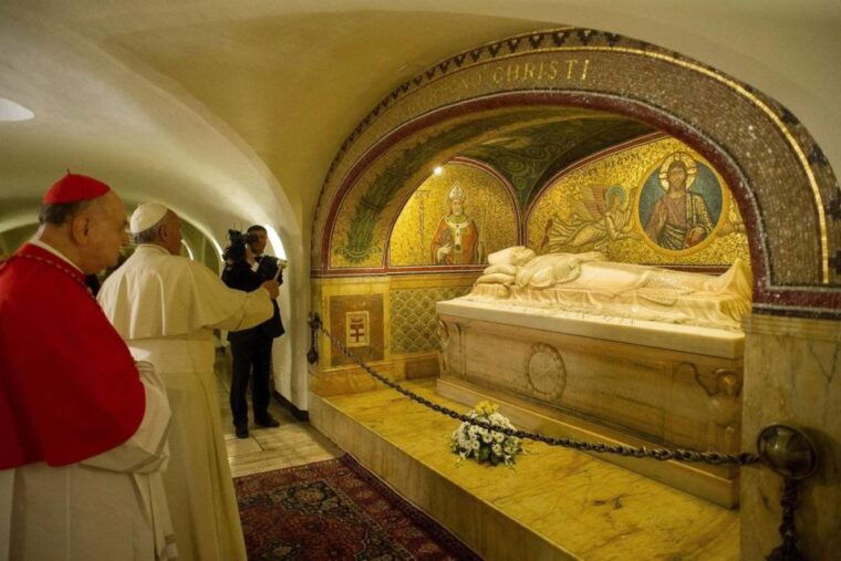 rome-st-peters-basilica-underground-tombs-guided-tour