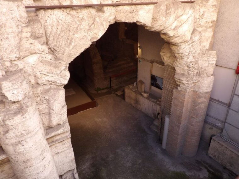 rome-trevi-fountain-and-navona-square-underground-tour