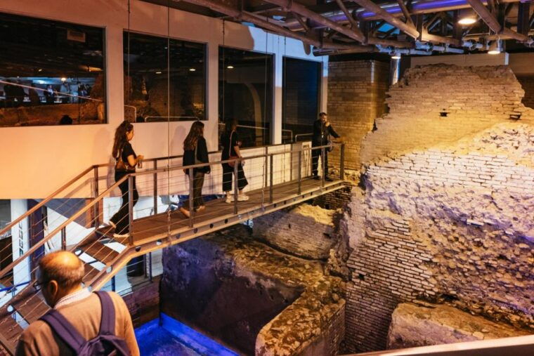 rome-trevi-fountain-and-underground-guided-tour