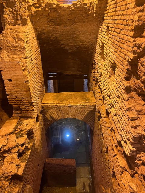 rome-trevi-fountain-district-underground-tour-and-ice-cream