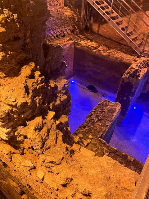 rome-trevi-fountain-district-underground-tour-and-ice-cream