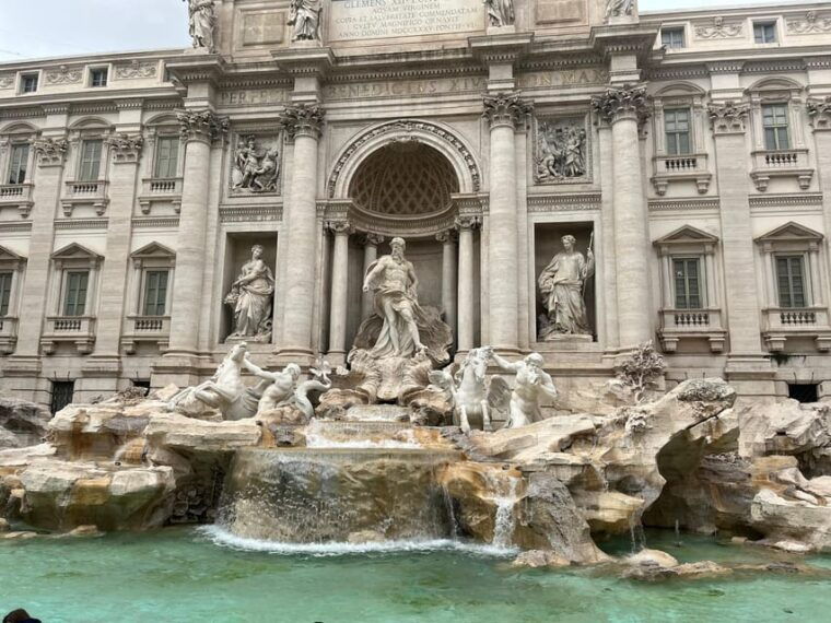 rome-trevi-fountain-district-underground-tour-and-ice-cream