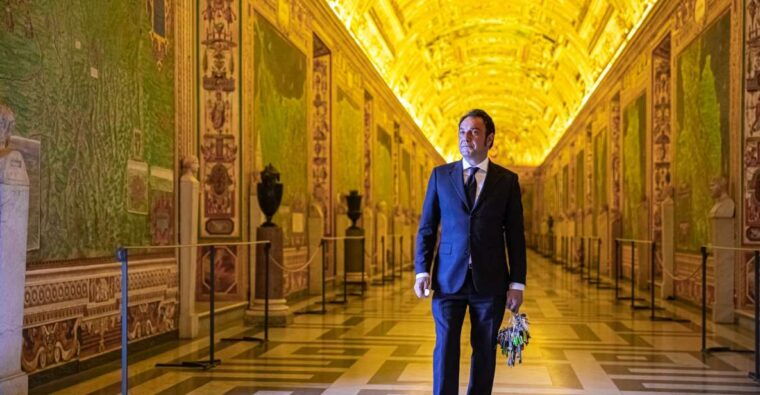 rome-turning-the-lights-on-at-the-vatican-museums