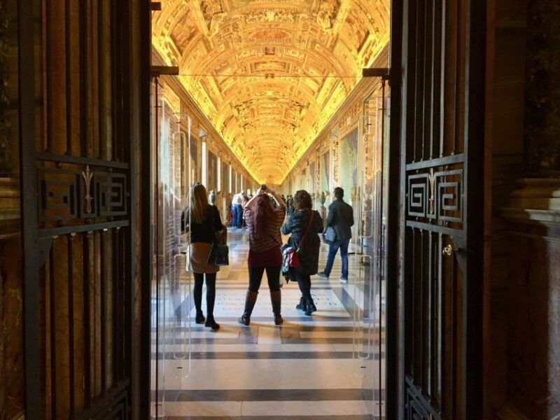 rome-vatican-museums-sistine-chapel-raphaels-rooms