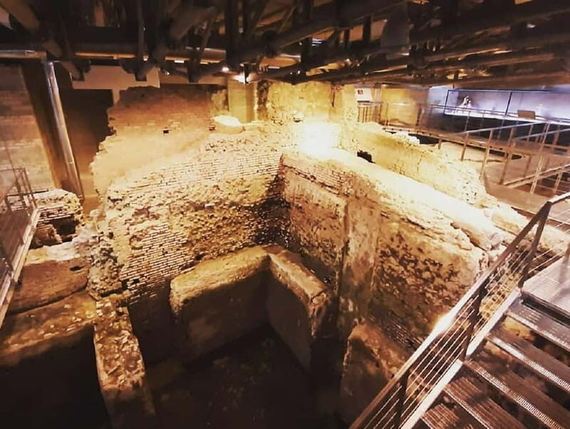Rome: Vatican Necropolis and Via Triumphalis Guided Tour - Exploring the Tombs and Artifacts