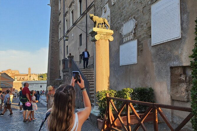 rome-vittoriano-capitol-hill-and-aracoeli-guided-tour-with-maria