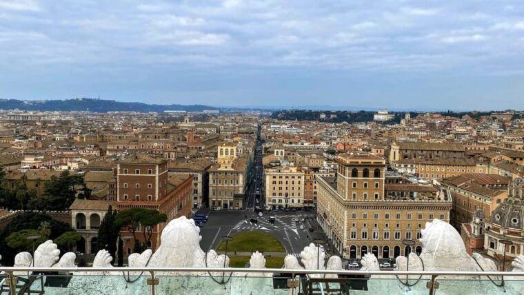 rome-vittoriano-with-rooftop-view-palazzo-venezia-entry