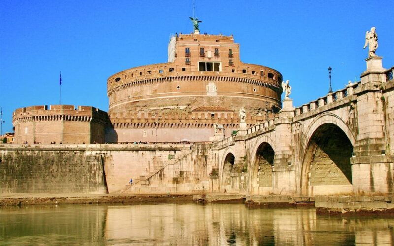 rome-walking-tour-through-castel-santangelos-history