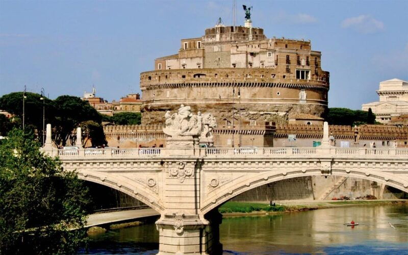 rome-walking-tour-through-castel-santangelos-history