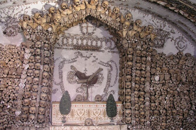 romes-bone-crypts-and-dark-centre-tour