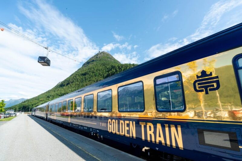 romsdalen-rauma-railway-golden-train-with-guide