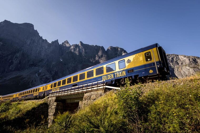 romsdalen-rauma-railway-golden-train-with-guide