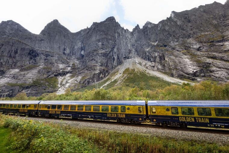 romsdalen-rauma-railway-golden-train-with-guide