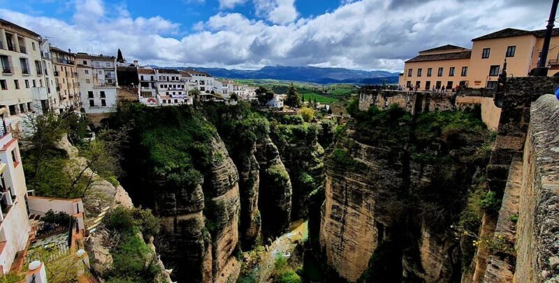 Ronda and Setenil Tour with Free Time from Málaga - Exploring the Ronda and Setenil Tour from Málaga: A Practical Guide