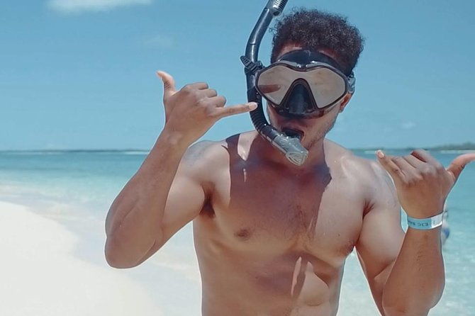 rose-island-adventure-snorkel-sea-turtles-and-private-beach