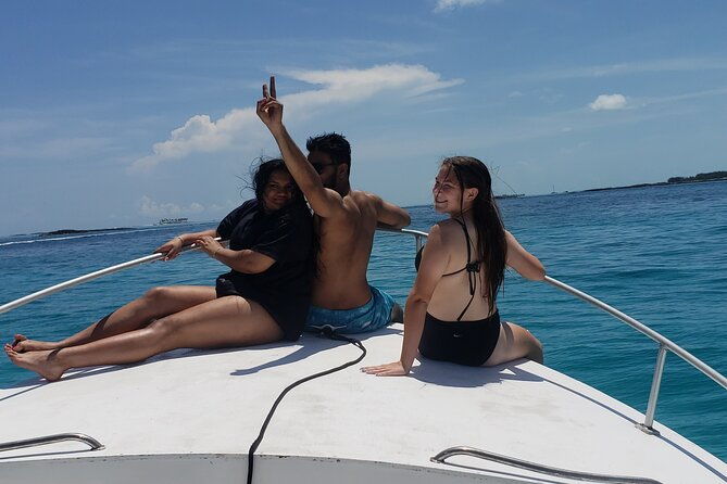 rose-island-private-snorkeling-fishing-and-swimming-with-pigs