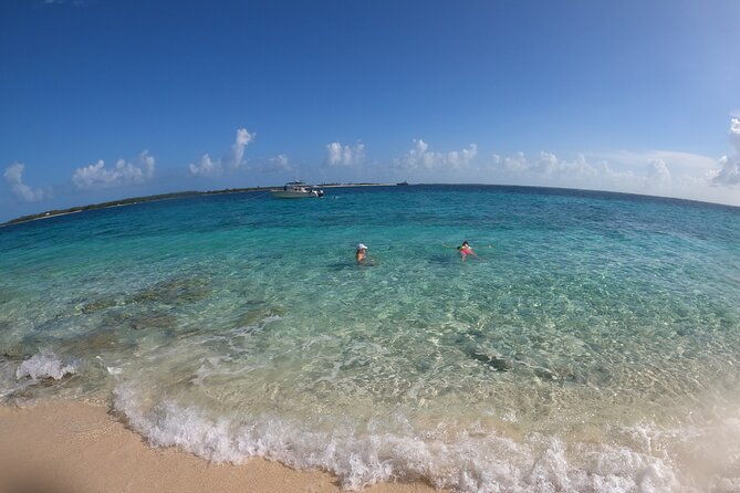 rose-island-snorkeling-turtles-spotting-excursion