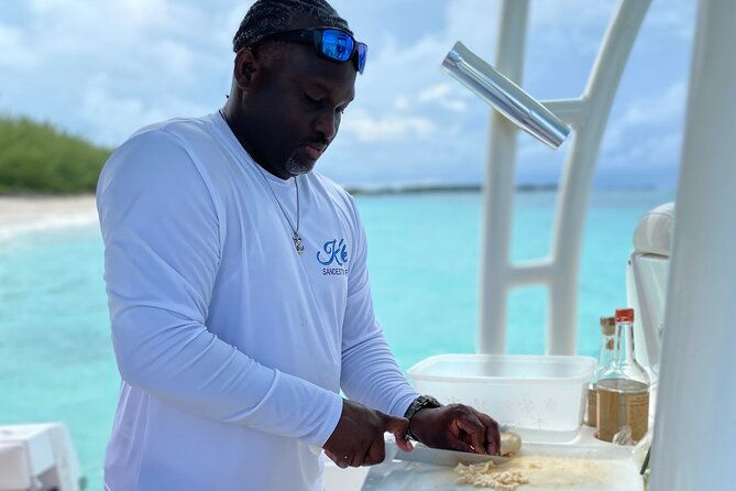 rose-island-swimming-pigs