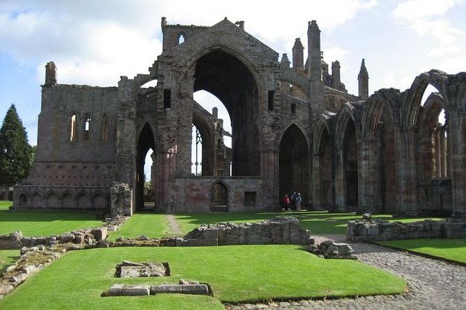 rosslyn-chapel-and-scottish-borders-small-group-day-tour-from-edinburgh