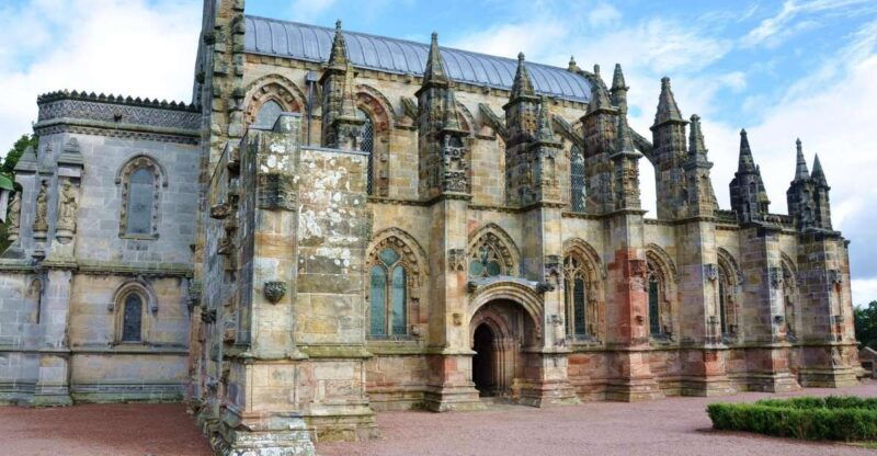 rosslyn-chapel-scottish-borders-tour-from-edinburgh