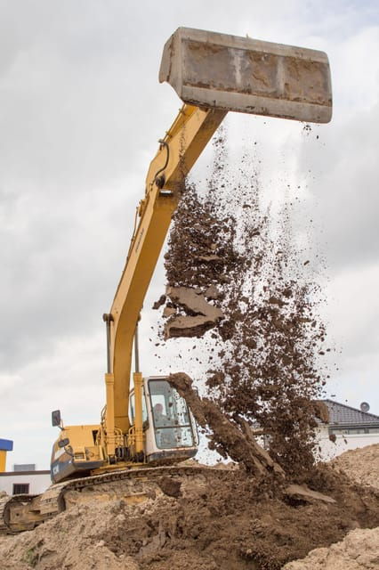 rostock-25-ton-chain-excavator-digging-at-the-rostock-excavator-playground