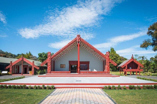 Rotorua Highlights Tour inc. Te Puia Tour, Lunch & Cultural Show - Rotorua City Tour: Scenery and Landmarks