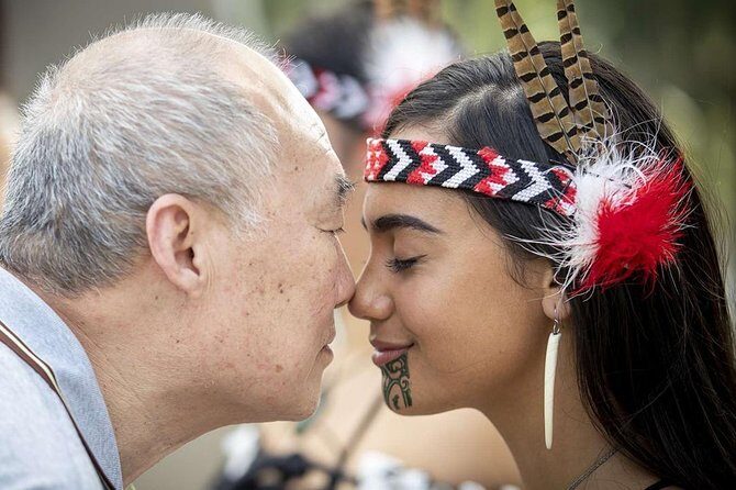 Rotorua Highlights Tour inc. Te Puia Tour, Lunch & Cultural Show - The Culmination: Authentic Maori Lunch and Reflection