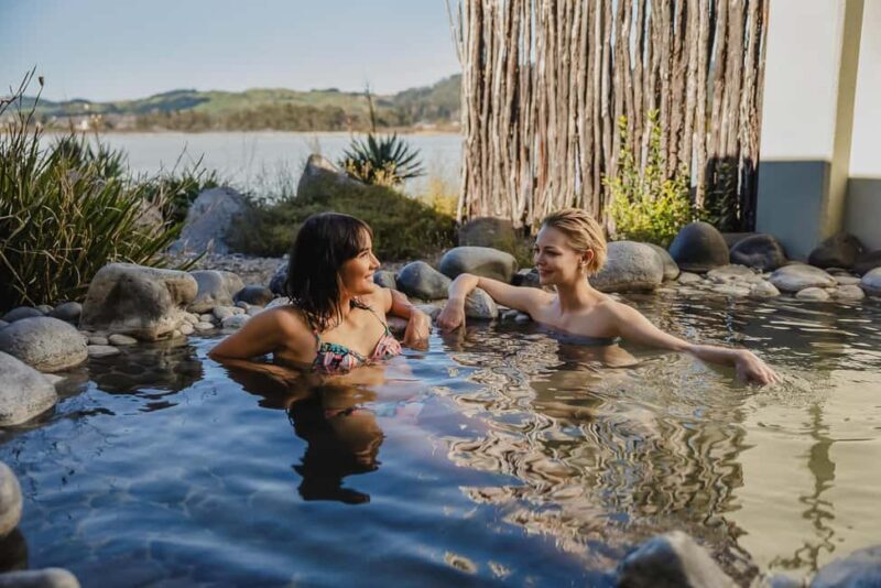 Rotorua: Lake View Private Pools Experience - Key Points