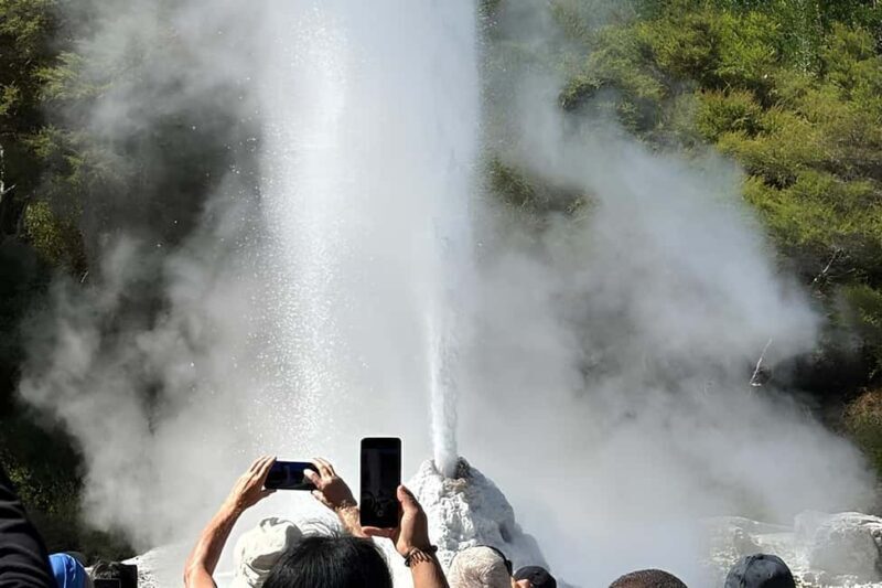 Rotorua & Taupo DayTour Waiotapu & Huka Falls from Auckland - An In-Depth Look at the Itinerary and Highlights