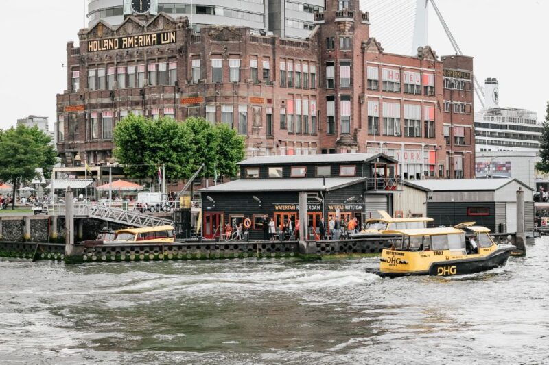 rotterdam-architecture-centre-and-south-bank-with-watertaxi