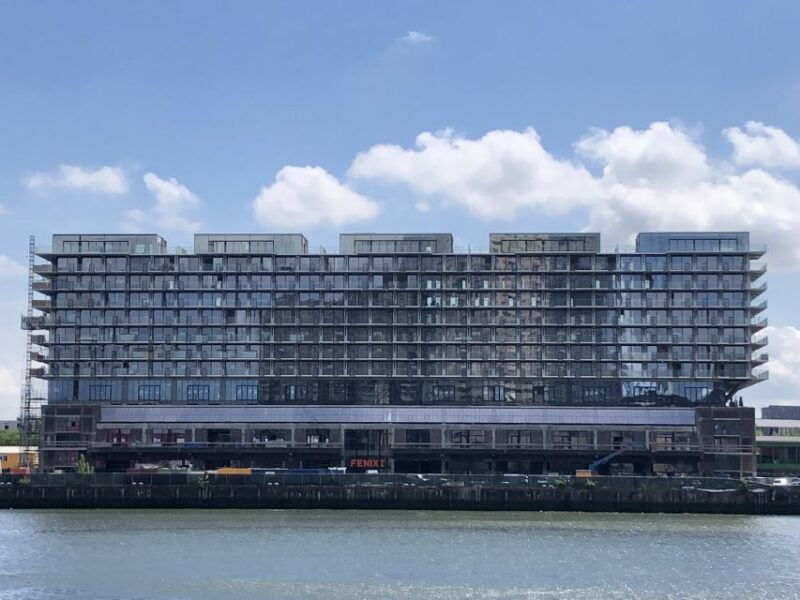 rotterdam-architecture-centre-and-south-bank-with-watertaxi