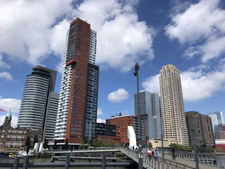rotterdam-architecture-centre-and-south-bank-with-watertaxi