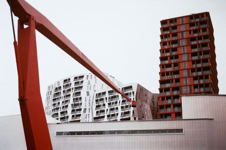 rotterdam-architecture-centre-and-south-bank-with-watertaxi