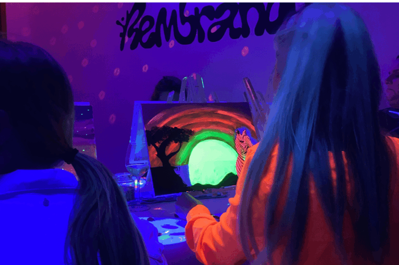 rotterdam-paint-and-sip-in-the-dark-at-rembrandt-van-wine