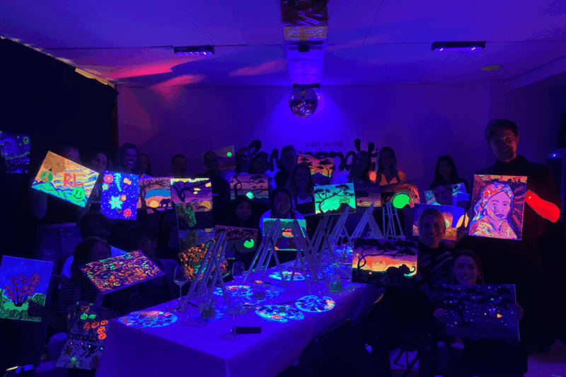 rotterdam-paint-and-sip-in-the-dark-at-rembrandt-van-wine