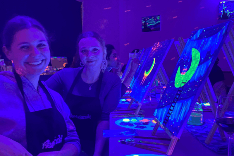 rotterdam-paint-and-sip-in-the-dark-at-rembrandt-van-wine