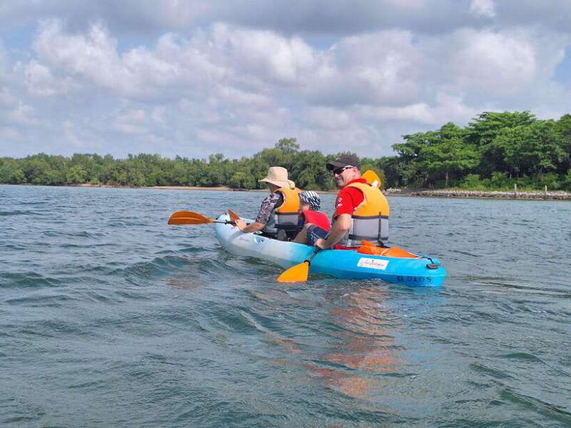 round-ketam-kayaking-at-pulau-ubin