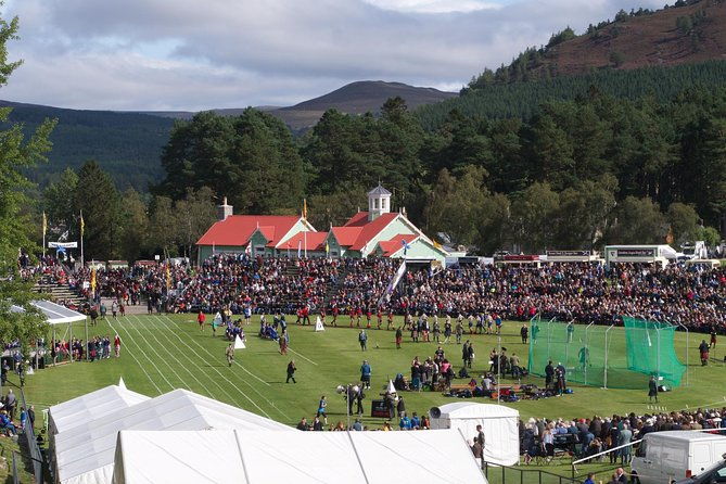 round-trip-transportation-to-the-braemar-highland-games-from-edinburgh-2
