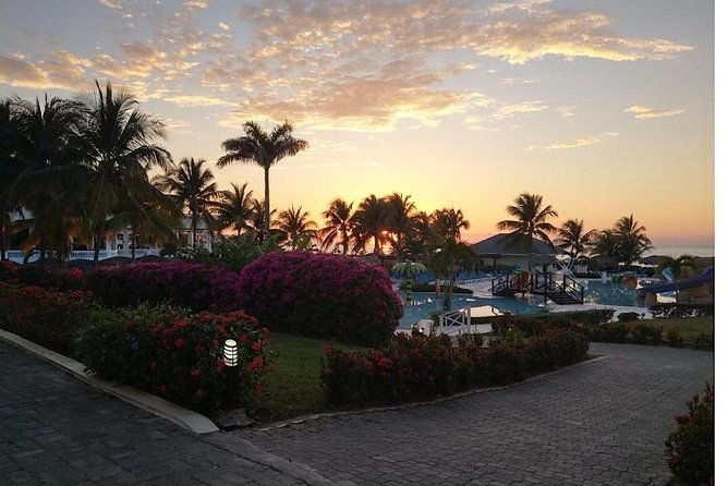 roundtrip-airport-transfer-to-grand-palladium-hotels-private