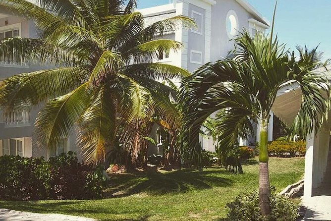 roundtrip-airport-transfer-to-grand-palladium-hotels-private