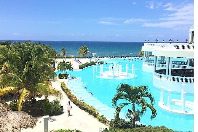 roundtrip-airport-transfer-to-grand-palladium-hotels-private